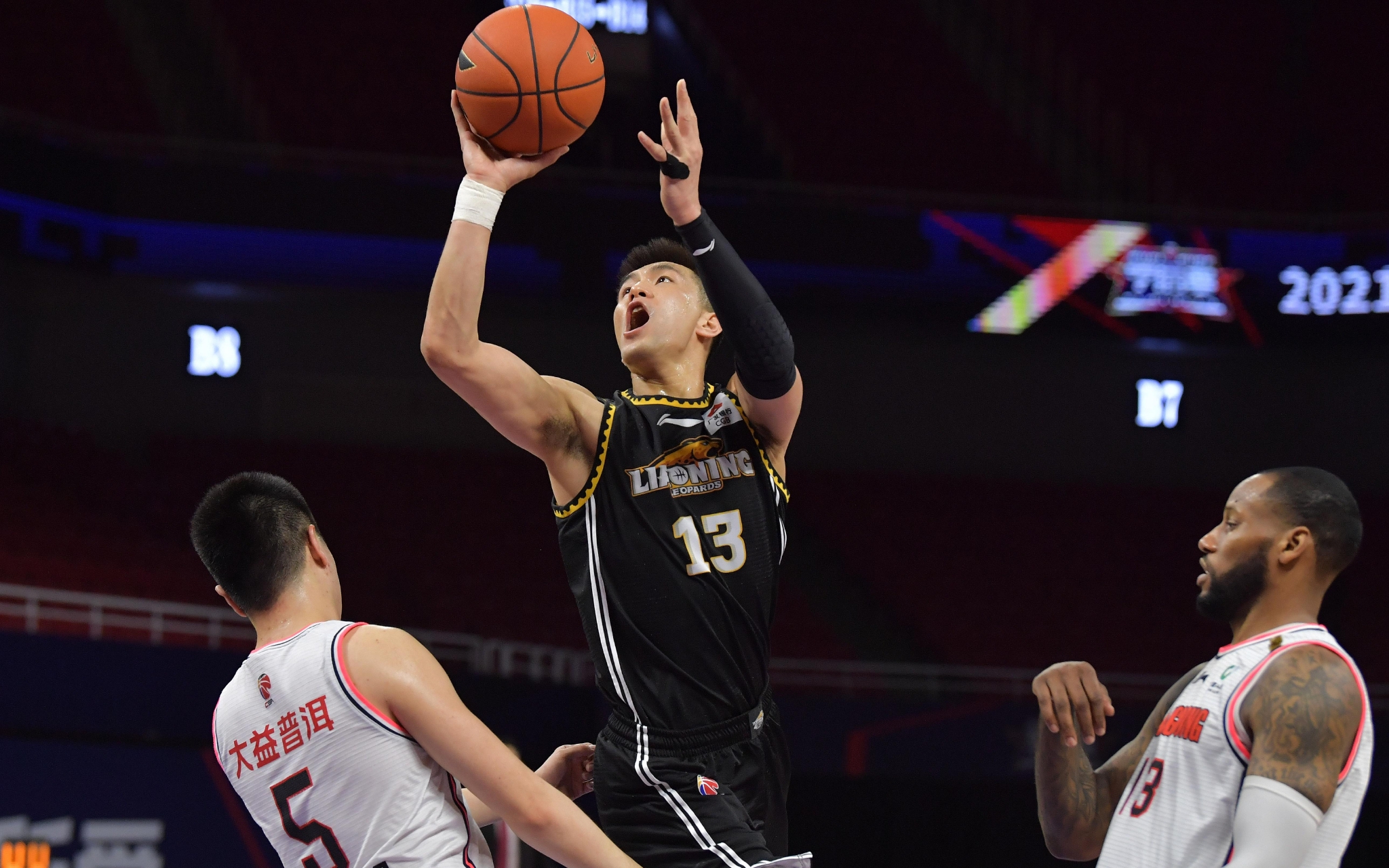 队友穿插牵 队友穿插牵