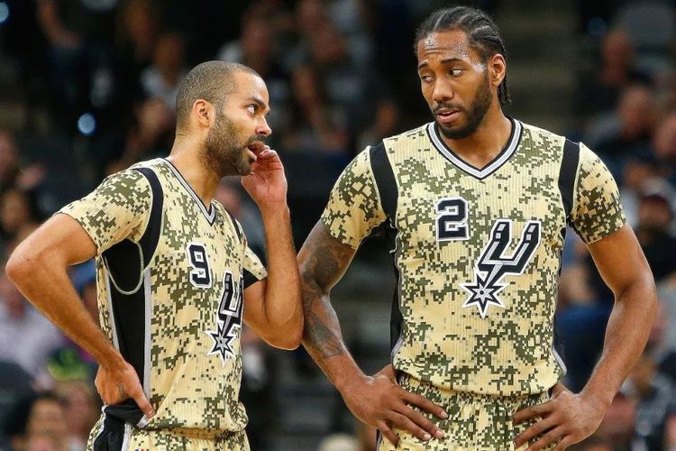 持球牵制 持球牵制